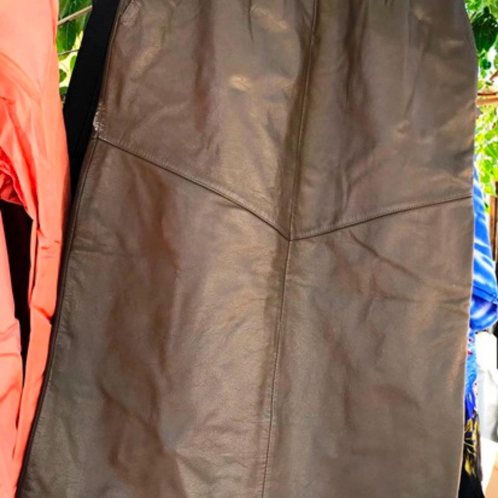 Evan Davies, size 8 Leather lined bus.skirt